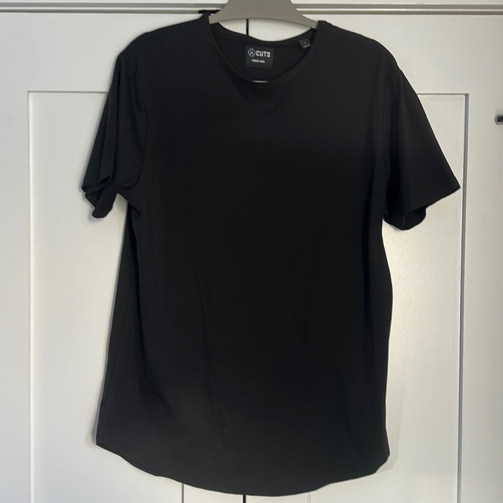 Cuts Curved Hem T Shirt, Black, Large